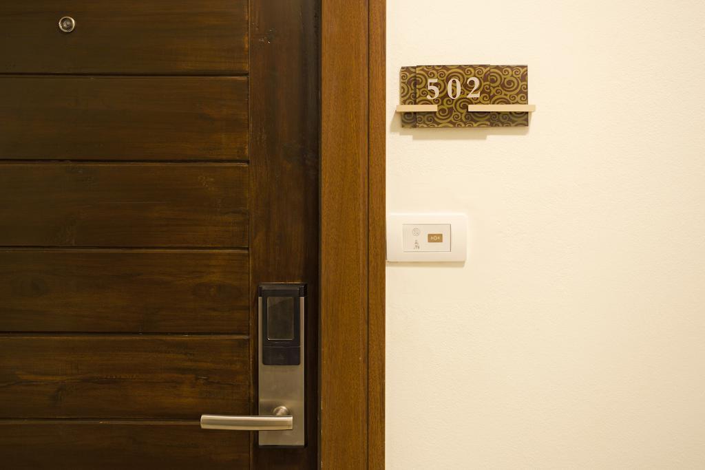 Wiz Hotel Pattaja Szoba fotó