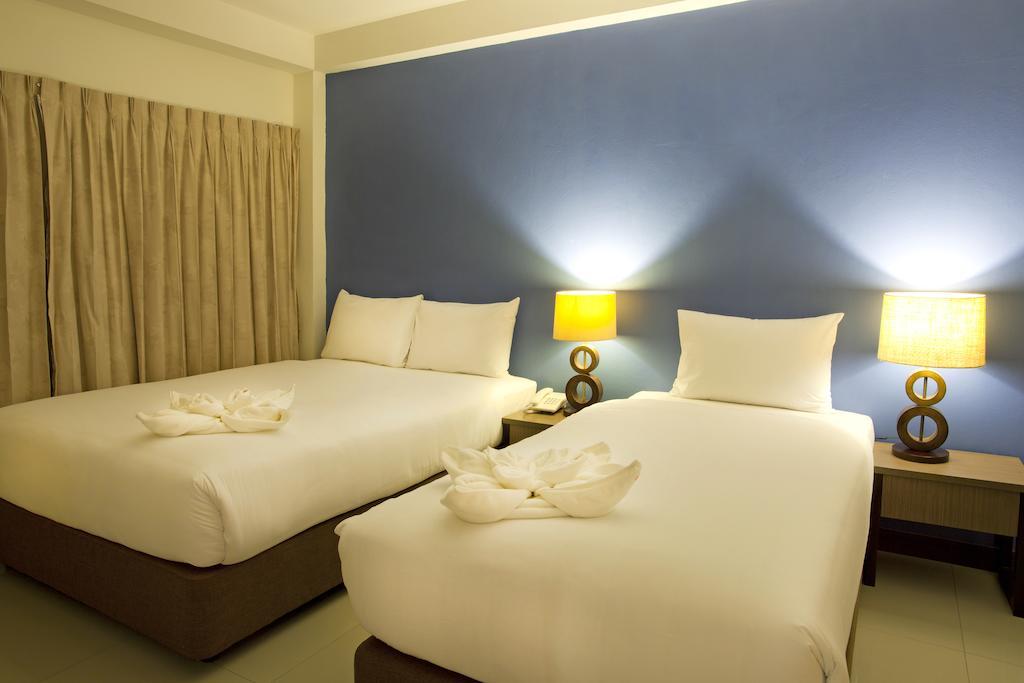 Wiz Hotel Pattaja Szoba fotó