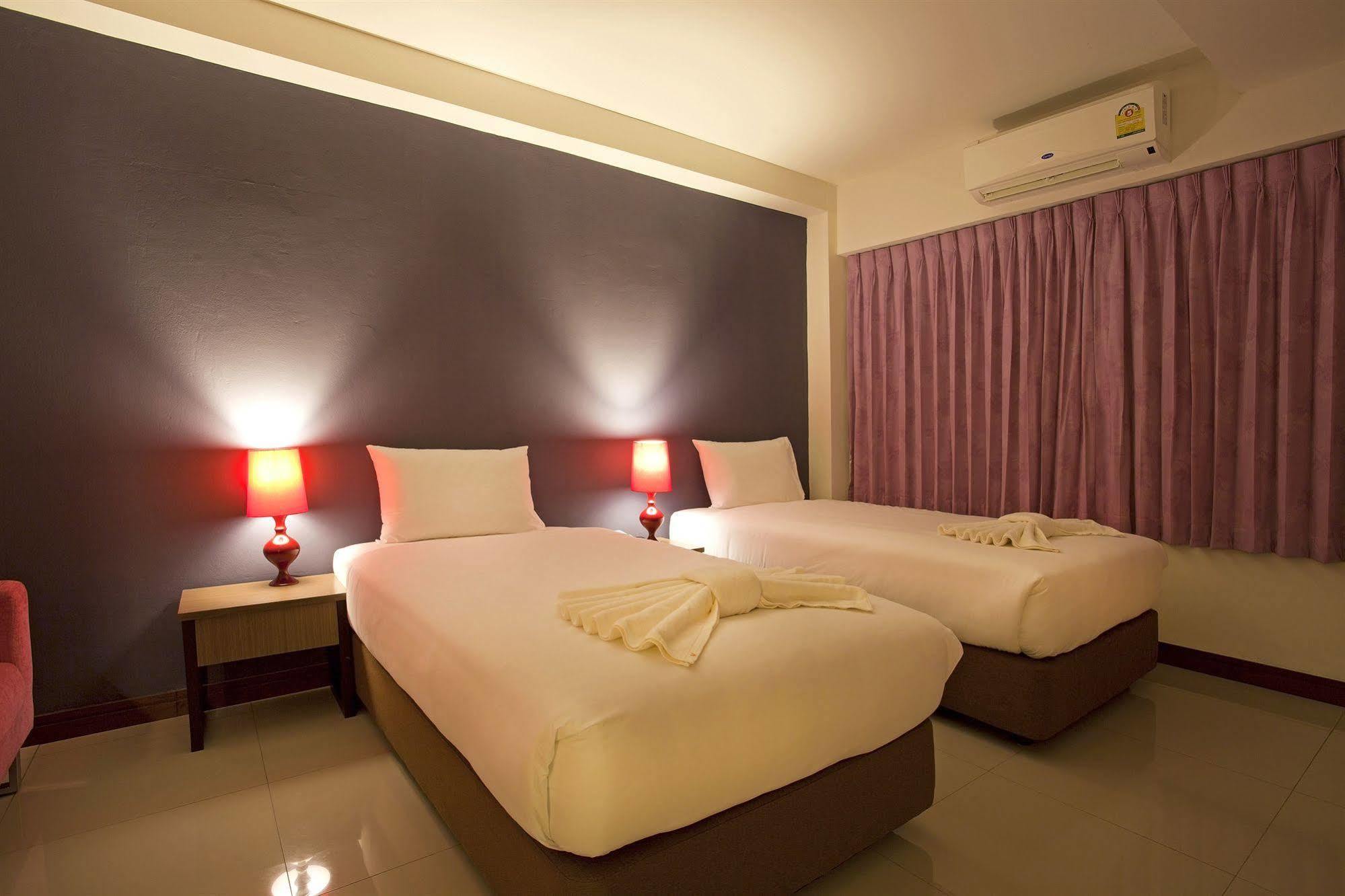 Wiz Hotel Pattaja Kültér fotó