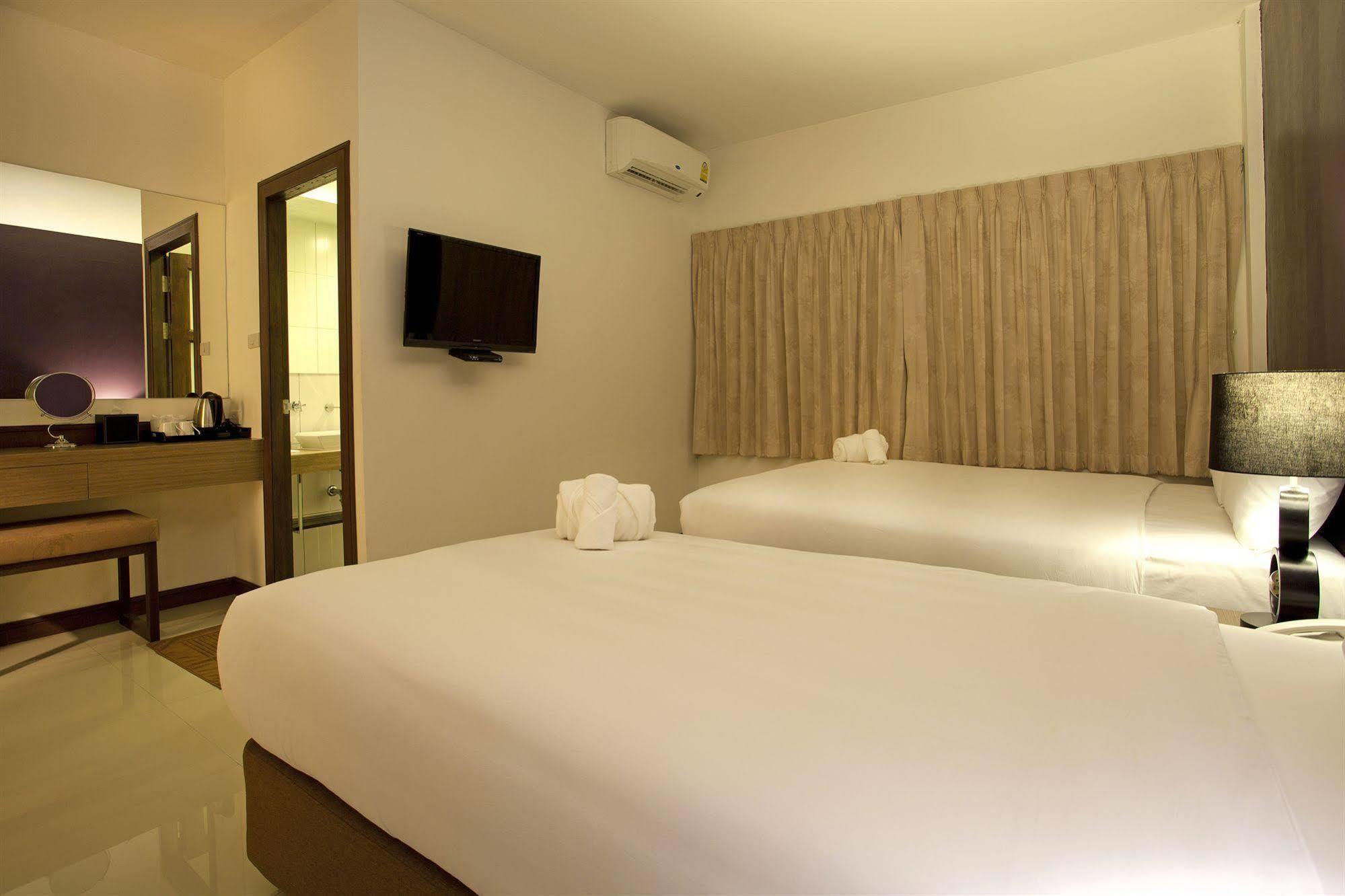 Wiz Hotel Pattaja Kültér fotó